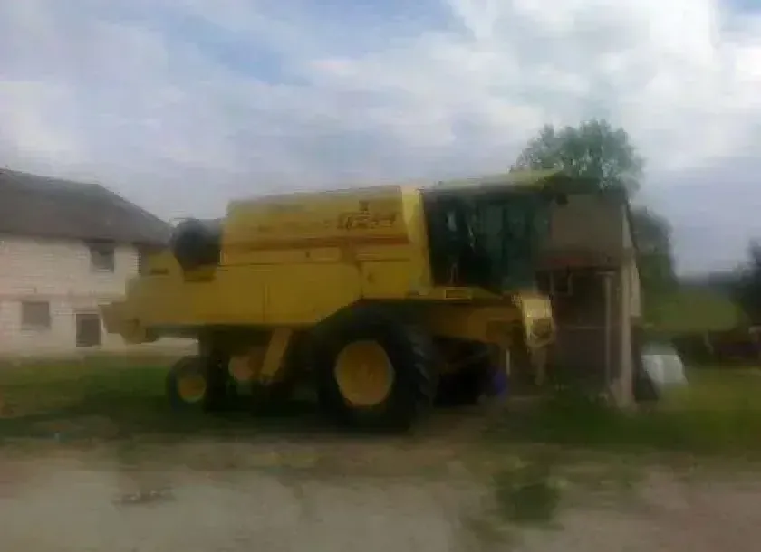 Kombajn New Holland TF44 używany na korbanek.pl