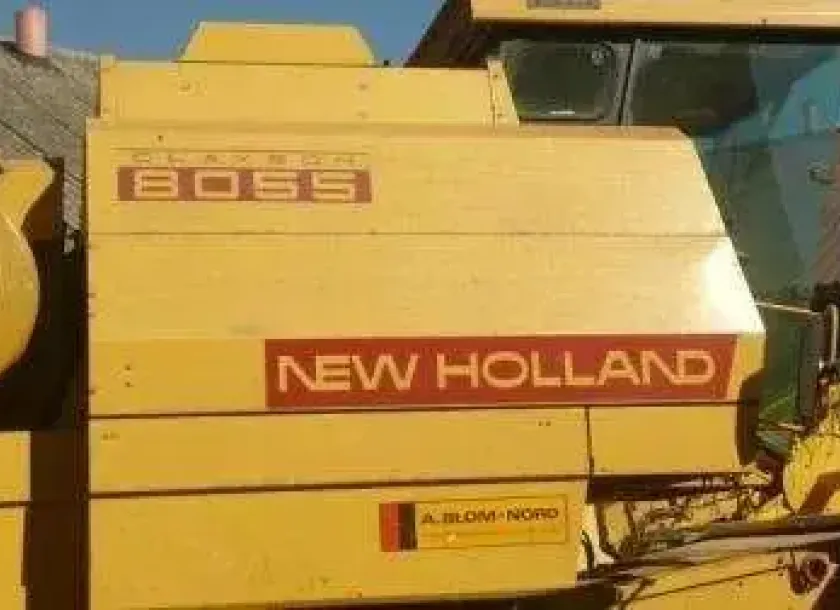 Kombajn zbożowy New Holland 8055 2307 mth