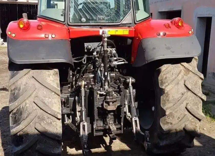 Trzypunktowy Układ Zawieszenie w ciągniku Massey Ferguson 6480