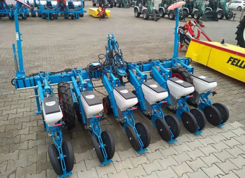 Siewnik do buraków otoczkowanych mechaniczny 6-rzędowy