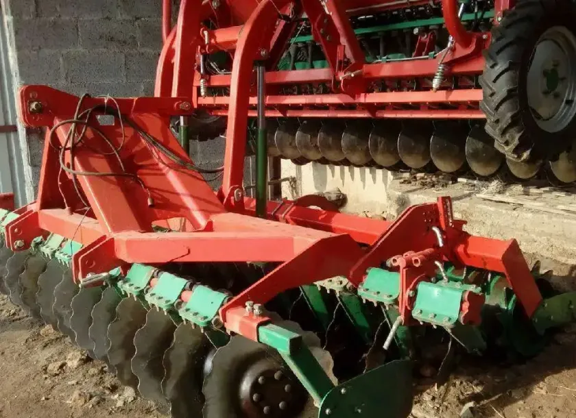Sprzedam Używany Siewnik zbożowy talerzowy SR300 i Agregat talerzowy AT30 w bardzo dobrym stanie