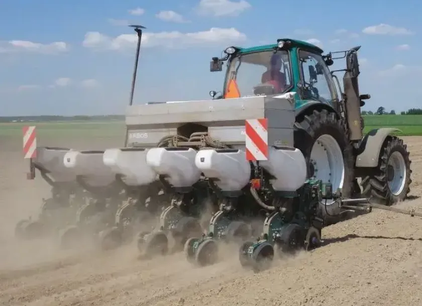 Siewnik punktowy 6 rzędowy do kukurydzy z podsiewaczem nawozów ARBOS