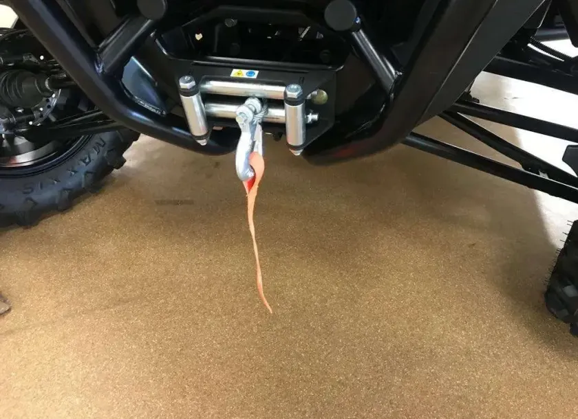 Wyciągarka w Polaris General 1000 XP Premium EPS z salonu spółki Korbanek 