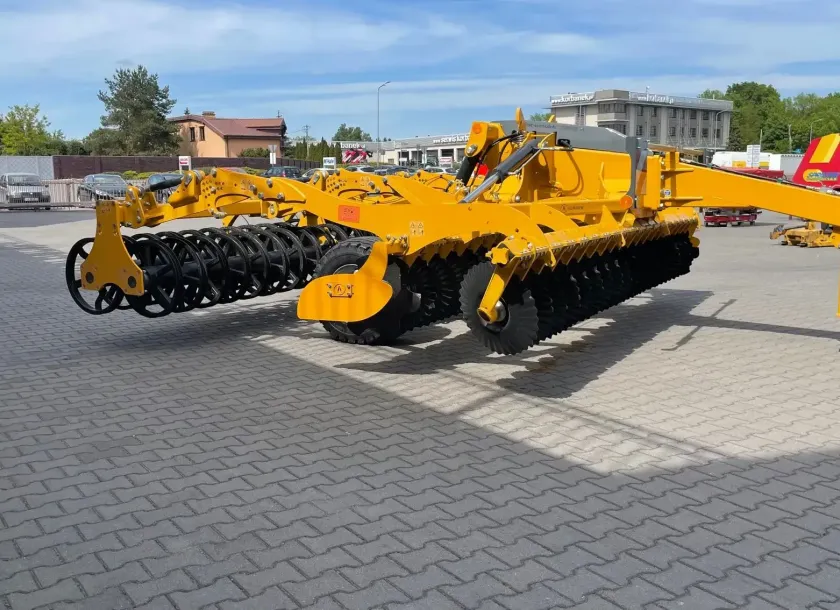 Brona talerzowa agregat Agrisem disco Mulch 6,0 m do uprawy uproszczonej na placu Korbanek