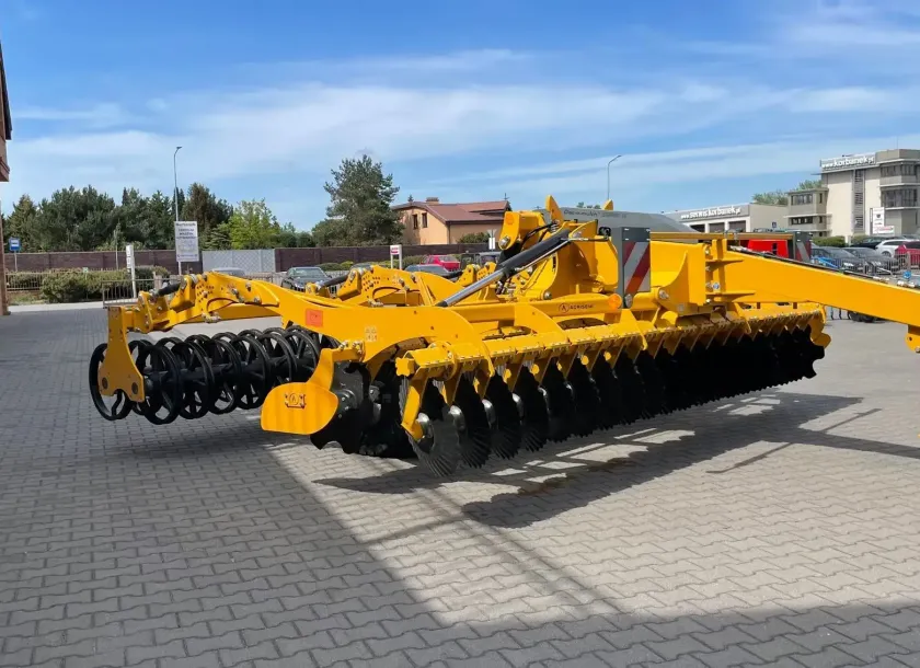 Brona talerzowa agregat Agrisem disco Mulch 6,0 m do uprawy uproszczonej na placu Korbanek