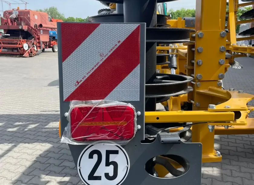 Brona talerzowa agregat Agrisem disco Mulch 6,0 m do uprawy uproszczonej na placu Korbanek