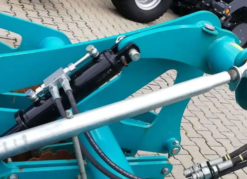 Hydrauliczna regulacja docisku sekcji talerzowych