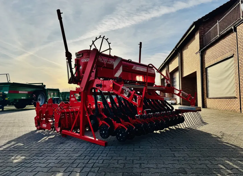 Agregat-uprawowo-siewny-zestaw-uprawowy-3-0-maschio-gaspardo-plac-firma-korbanek