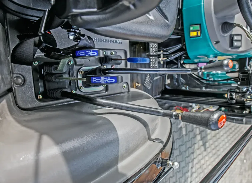Sterowanie mechaniczne tylnym TUZem w ciągniku Arbos 2025
