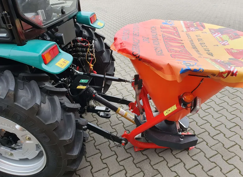 Arbos 2035 wraz z posypywarką Dexwall L300 mini