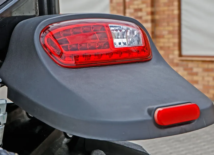 Tylna lampa ciągnika komunalnego Arbos 3055