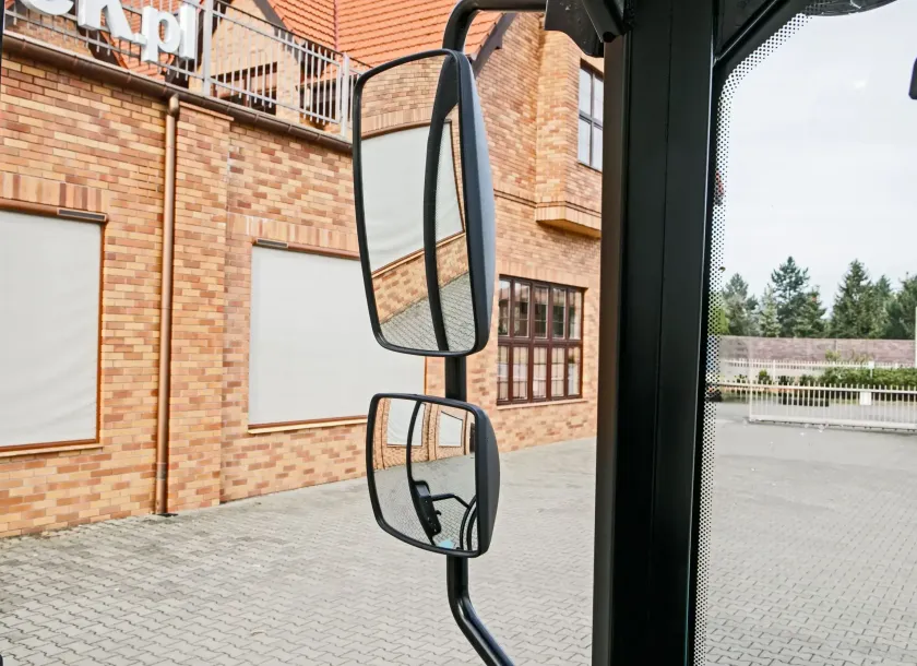 Ciągnik rolniczy Arbos 3065 Stage V widok na lusterka
