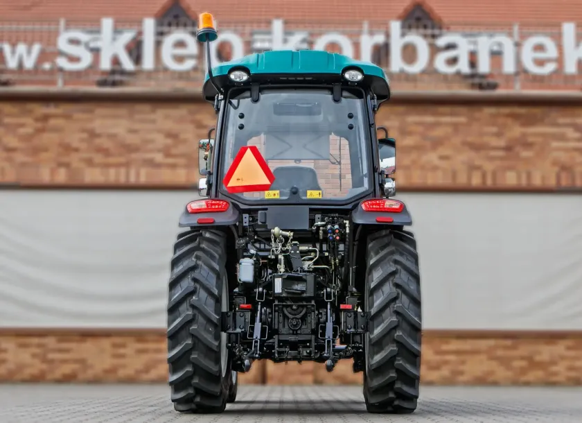 Ciągnik rolniczy Arbos 3075 Stage V widok na tył