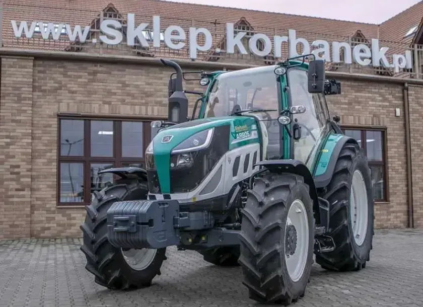 Ciągnik Arbos 5115 global od przodu