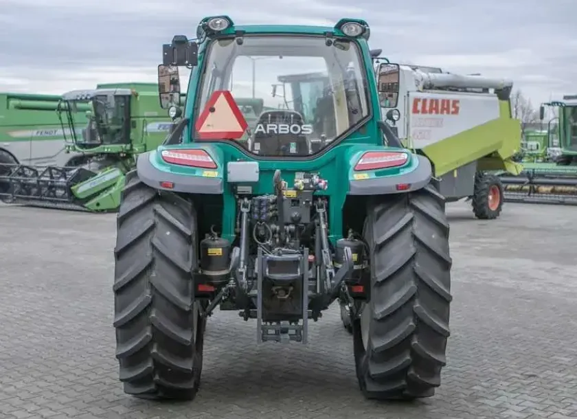 Traktor 5115 arbos global widok na tył zaczep tuz wyjścia hydrauliczne