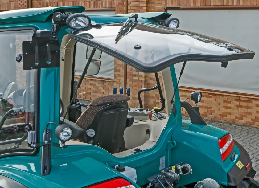 Ciągnik rolniczy Arbos 5130 Advanced Gen 2 Stage V widok na tylną szybę