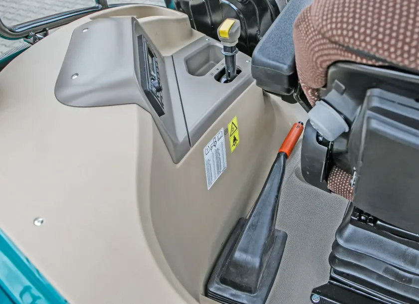 Lewy panel kabiny ciągnika Arbos 5130 Advanced