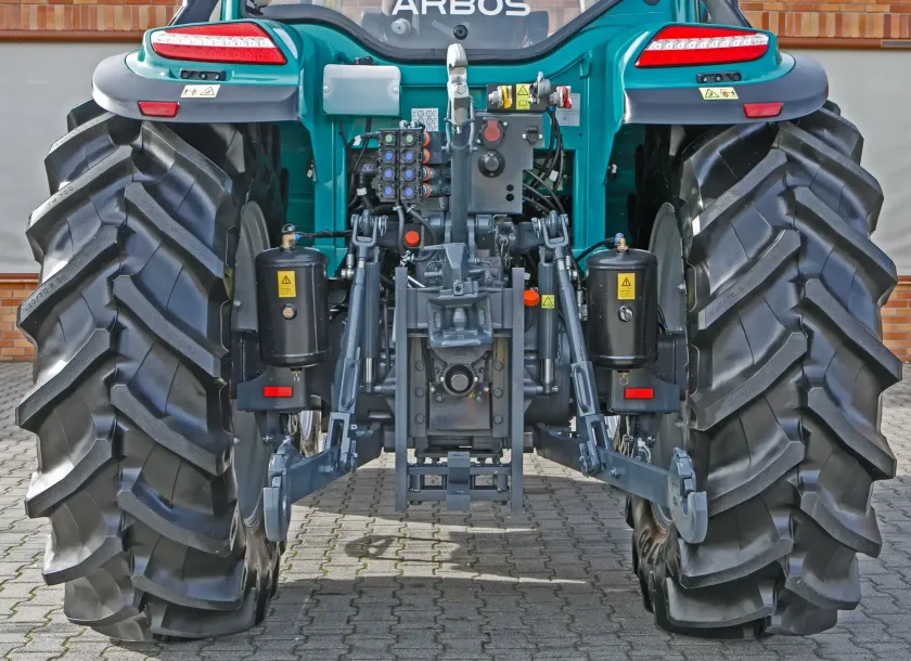 Ciągnik rolniczy Arbos 5130 Advanced Gen 2 Stage V widok na tylny TUZ