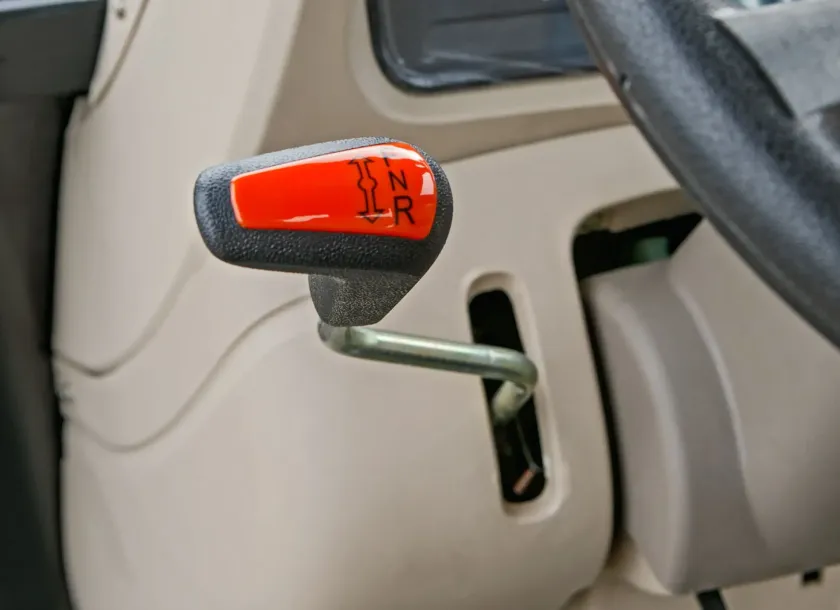 Ciągnik rolniczy Arbos 4090 Stage V widok na rewers mechaniczny