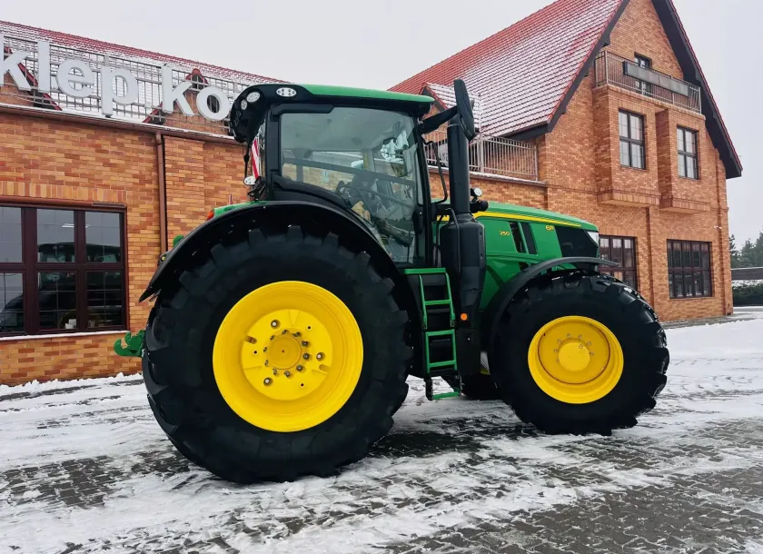 Ciągnik rolniczy John Deere 6R 250 KM