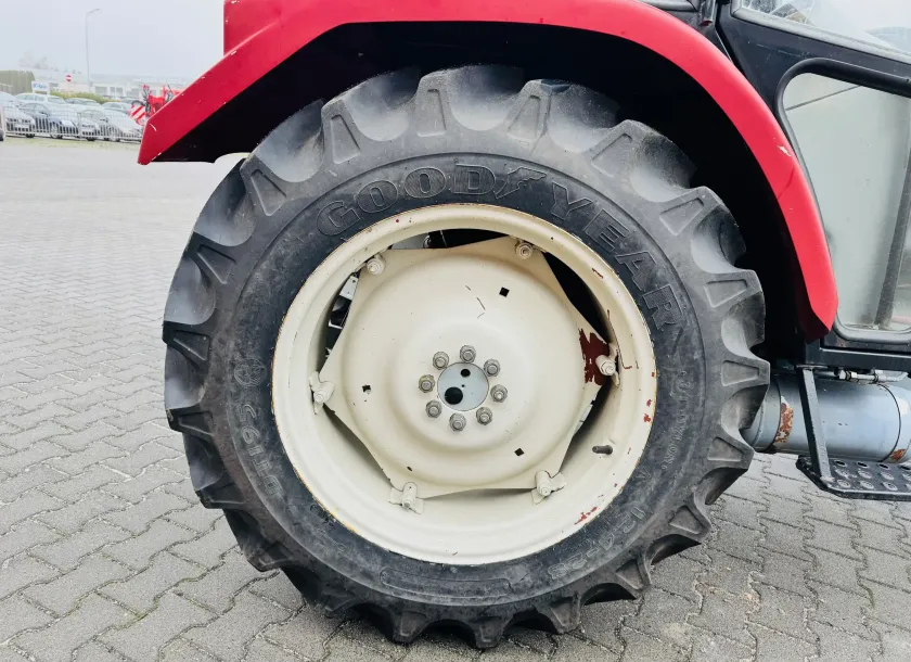 Ciagnik-traktor-escort-335-nastepca-ursus-c-330-plac-firma-korbanek