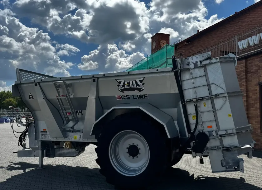 Rozrzutnik obornika Cynkomet ZEUS N-114 Ładowność 14 ton Plac Kobranek