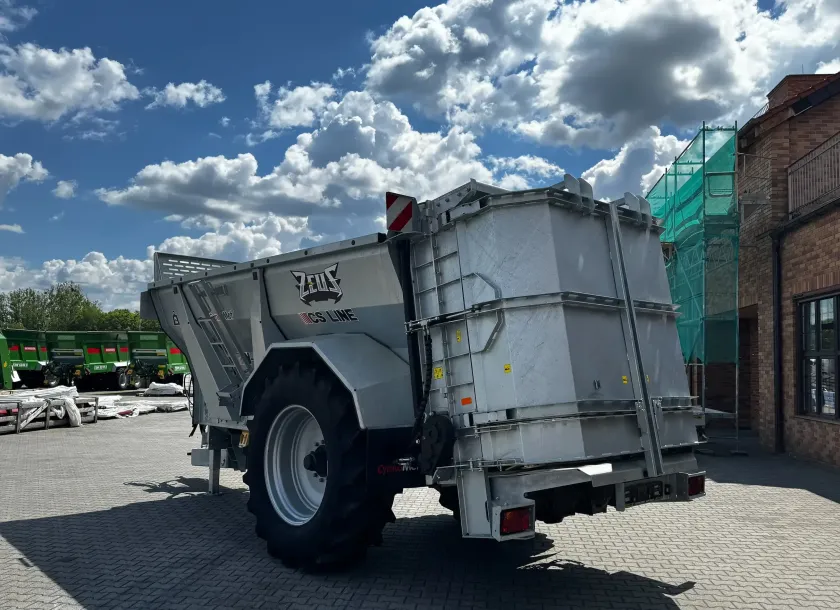 Rozrzutnik obornika Cynkomet ZEUS N-114 Ładowność 14 ton Plac Kobranek
