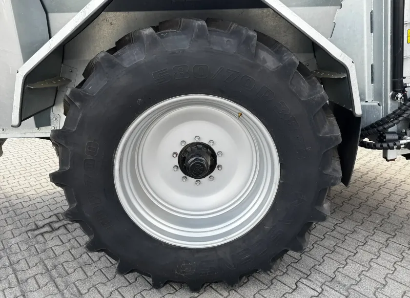 Rozrzutnik obornika Cynkomet ZEUS N-114 Ładowność 14 ton Plac Kobranek
