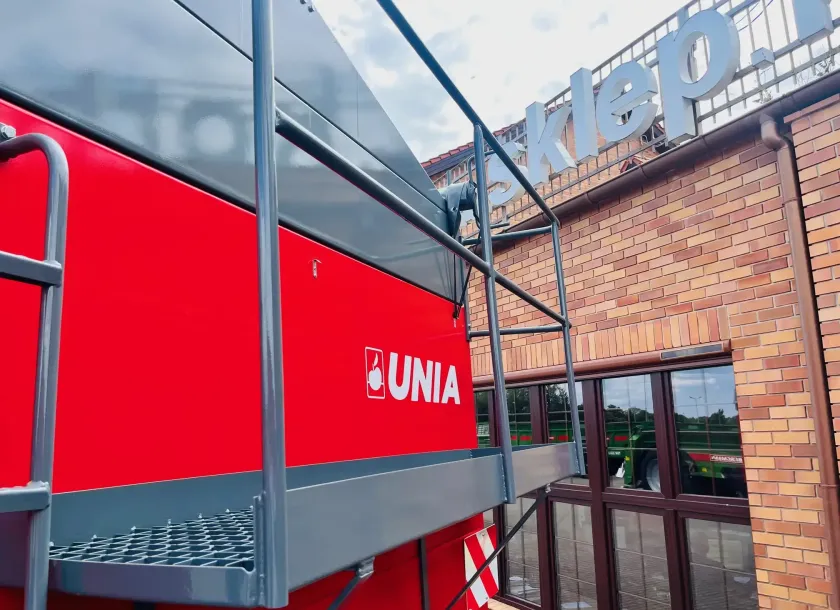 Duża ogromna przyczepa przeladowcza unia group bizon 36 3-osiowa plac korbanek