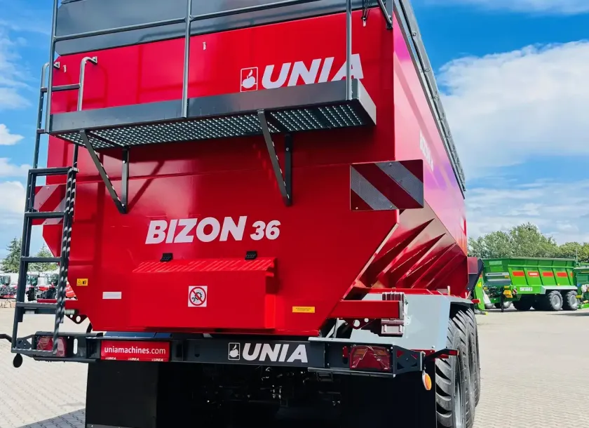 Duża ogromna przyczepa przeladowcza unia group bizon 36 3-osiowa plac korbanek