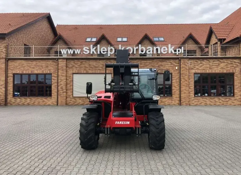 Faresin ładowarka teleskopowa serii middle 7.35 classic przód maszyny