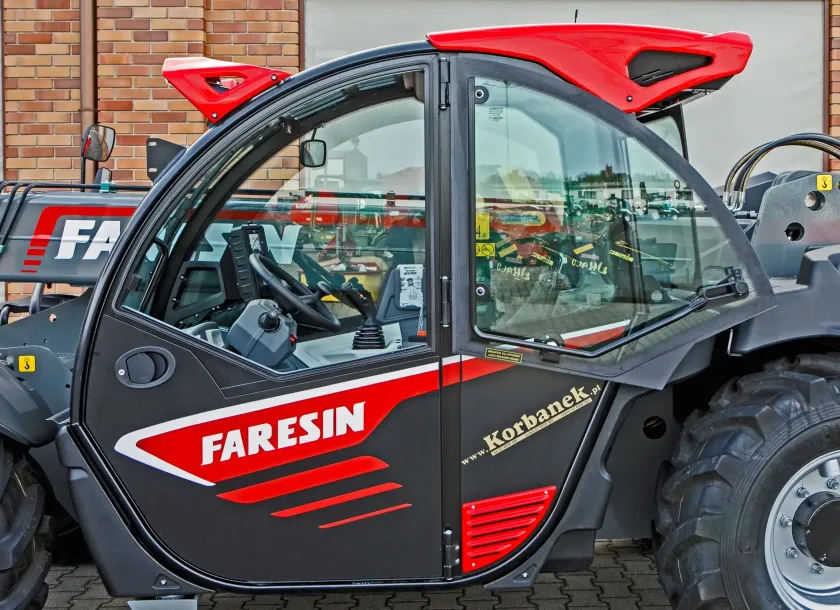 Ładowarka teleskopowa Faresin 7.32 Compact Bosch Deutz kabina otwarte okno ramię