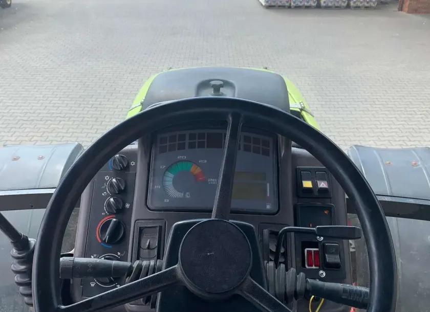 Kierownica w ciągniku Renault Ares