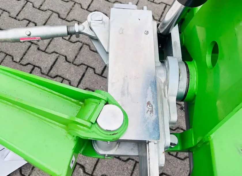 Pług obracalny BOMET regulacja szerokości na szynie