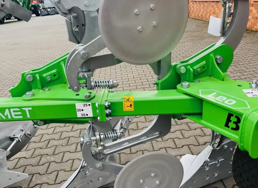 Pług obracalny BOMET krój tarczowy