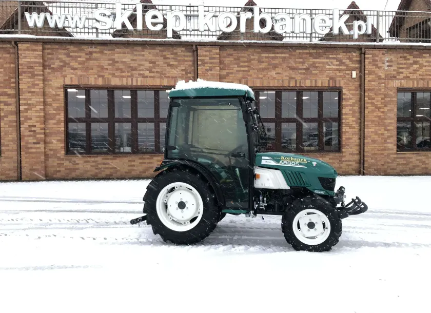 Arbos 3050 sadownik na tle sklepu części korbanek