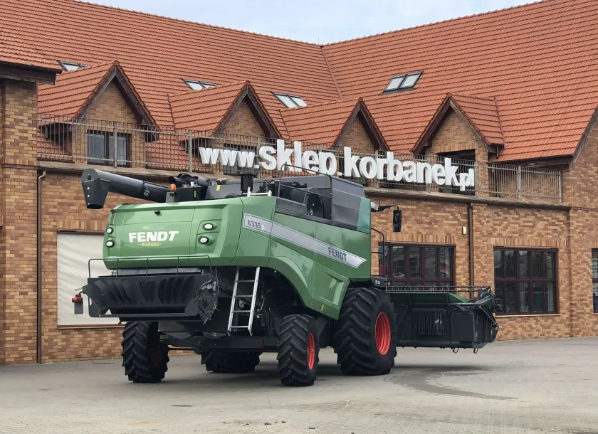 Zbiornik na ziarno 9000 l w kombajnie używanym Fendt 6335 C 