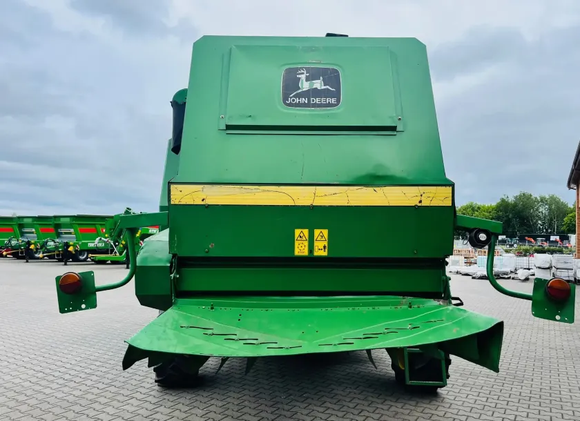 Kombajn-zbozowy-john-deere-2264-plac-korbanek
