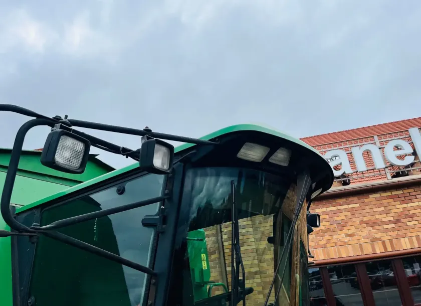 Kombajn-zbozowy-john-deere-2264-plac-korbanek