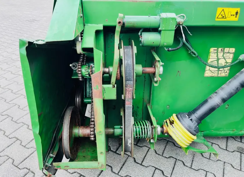 Kombajn-zbozowy-john-deere-2264-plac-korbanek