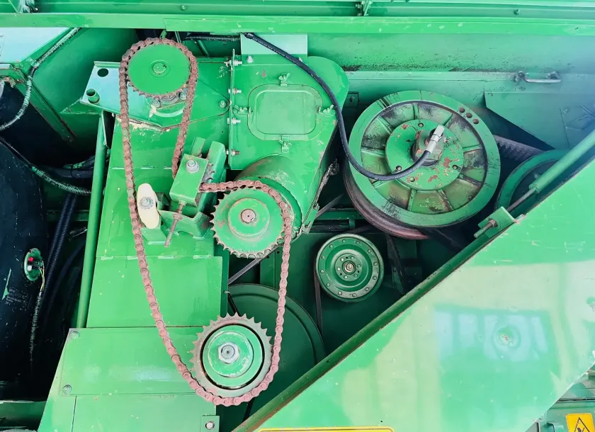Kombajn-zbozowy-john-deere-2264-plac-korbanek
