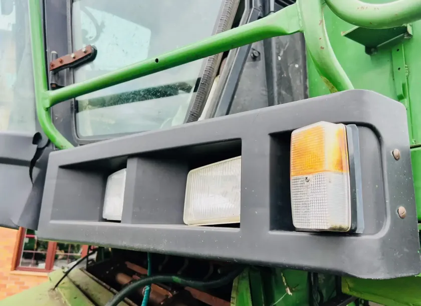 Kombajn-zbozowy-john-deere-2264-plac-korbanek