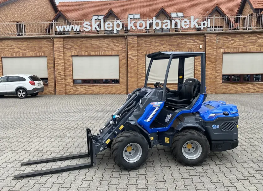 Multione seria 8 z boku widły do palet