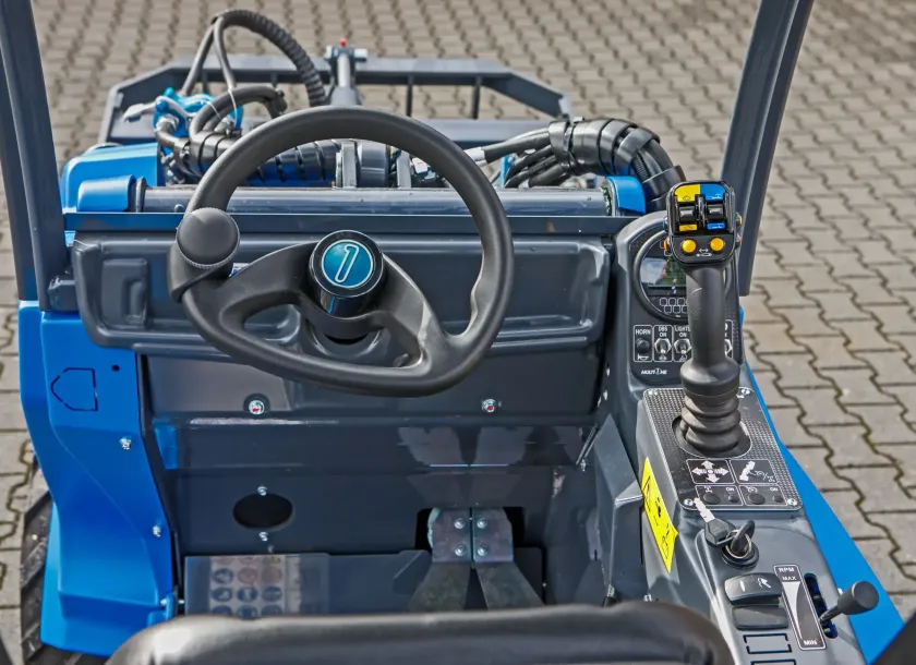 Multione seria 5 Kubota Korbanek kabina kierownica panel sterowania