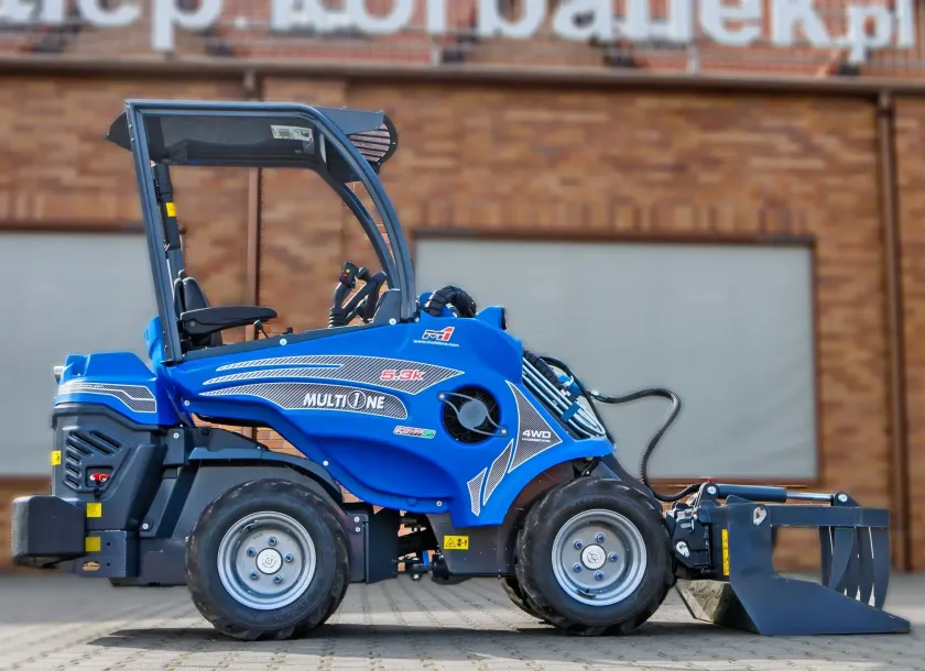 Multione seria 5 Kubota Korbanek bok ramię schowane łyżka z dociskiem