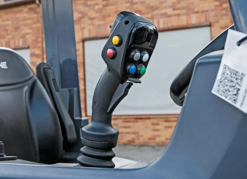 Multione seria 11 Kohler kabina potencjometr parametry pracy panel sterowania joystick