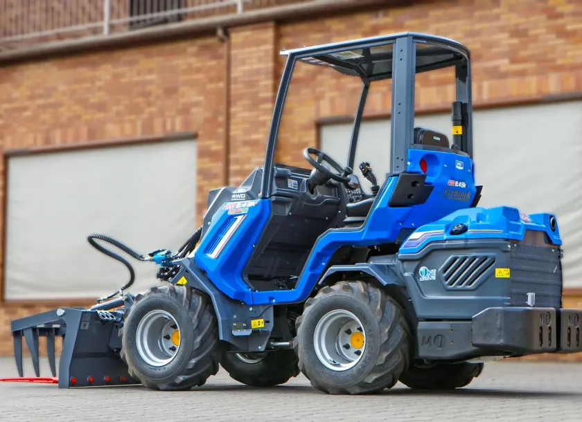 Multione seria 8 Kubota Korbanek bok tył maszyny ramię krokodyl szybkozłącze kabina