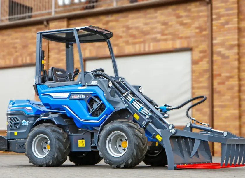 Multione seria 8 Kubota Korbanek bok maszyny ramię krokodyl szybkozłącze kabina