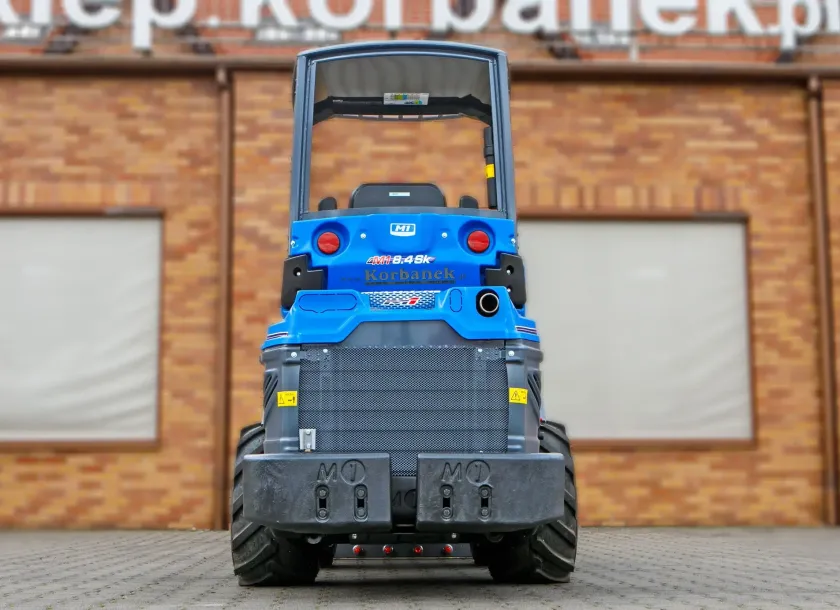Multione seria 8 Kubota Korbanek tył maszyny kabina przeciwwaga