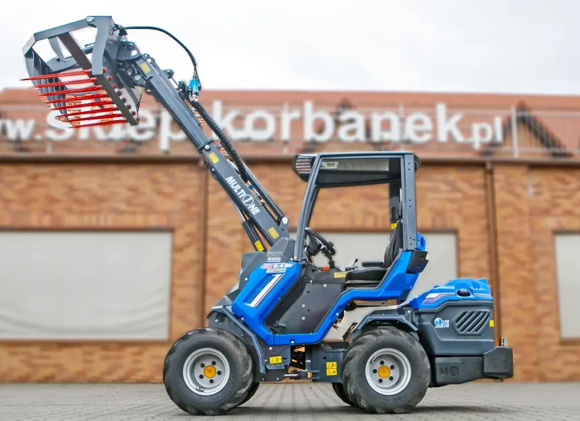 Multione seria 8 Kubota Korbanek bok maszyny kabina ramię wysunięty teleskop